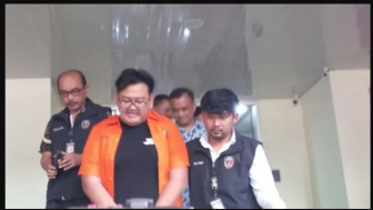 Pakai Baju Tahanan, Interaksi Yudo Andreawan dan Wartawan Bikin Heran: Percakapan Apa Ini