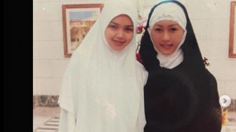 Inul Daratista Bagikan Foto Lawas Dengan Siti Nurhaliza, Netizen Soroti Wajahnya: Kok Facenya Berubah Banget Ya