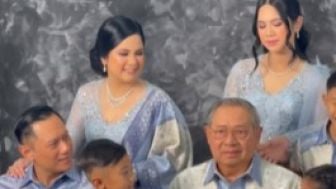 Foto Bareng Lebaran, Cucu Pertama SBY Buat Publik Salfok