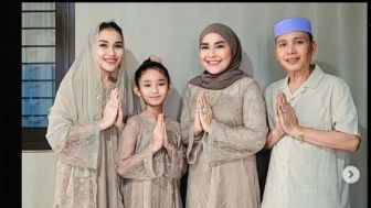 Ibunda Ayu Ting Ting Kepergok Tak Pakai Hijab, Netizen: Astaghfirullah Jilbabnya Kemana Bu?