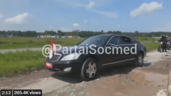 Viral Mobil Presiden Kesulitan Lewati Jalan Rusak di Lampung, Netizen: Gubernurnya Panas Dingin