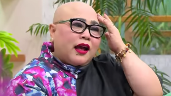 Nunung Sedih Rambutnya Dicukur Habis Usai Kemoterapi Angkat Sel Kanker Payudara: Aku Gak Mau Botak