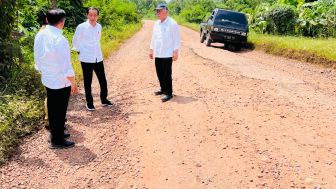 Jokowi Cek Jalan Rusak di Jambi: Perbaikan Jalan Diambil Alih oleh Pemerintah Pusat