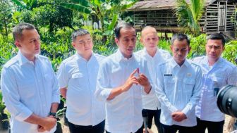 Jokowi: Jangan Sampai Jalur Logistik dan Jalan Produksi Rusak Parah