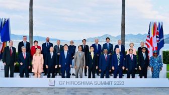 Bak Bestie, Ini Momen Perdana Menteri Jepang Panggil Jokowi Agar Berdiri di Sampingnya Saat Foto Bareng di KTT G7 Hiroshima: Joko, Jokowi, Here!