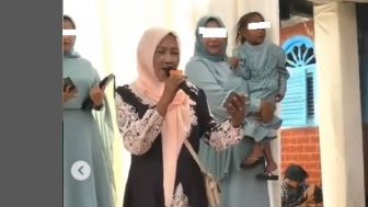Nenek Ini Nyanyi Lagu India Saat Kondangan, Suara Merdunya Bikin Kaget: Mirip Sama Penyanyi Aslinya