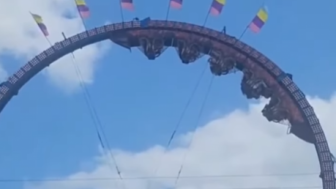 Penumpang Roller Coaster Terjebak Tiga Jam dengan Kondisi Terbalik di Ketinggian, Penyelamatan Berlangsung Dramatis