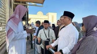 Anies Baswedan Bagikan Momen saat Berkunjung ke Makam Syuhada Perang Uhud, Netizen: Ingat Mati Pak