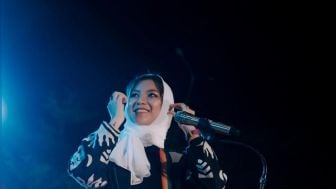 Danilla Riyadi Pakai Hijab Saat Konser di Aceh, Disebut Mirip Natasha Rizky