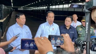 Jokowi Tinjau Produksi Alutsista di PT Pindad Malang: Industri Pertahanan Indonesia Punya Prospek yang Baik