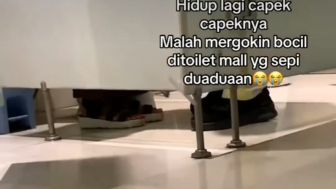 Dua Remaja Berseragam Terciduk Berduaan di Bilik Toilet Mal, Digedor-Gedor Malah Diam Saja