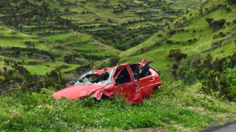 Pria Mabuk Nekat Curi Ferrari dan Tabrak Empat Mobil Mewah di Dalam Dealer, Kerugian Tembus Miliaran