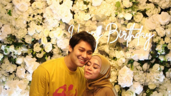 Rizky Billar Dinyinyirin Netizen Usai Pamer Foto Rayakan Ulang Tahun Lesti Kejora: Kalau Lu Ultah Selalu Mewah, Tapi Ultah Istrinya Sederhana