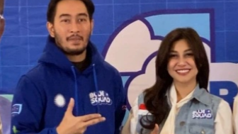 Jeje Unggah Foto Pakai Baju Biru dengan Background Logo PAN, Syahnaz Sadiqah Langsung Beri Semangat