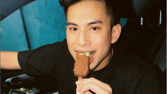 Okin Posting Foto Makan Es Krim Kayak Oklin Fia, Langsung Diserbu Komentar Kocak Netizen