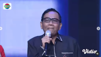 Nyanyikan Lagu Kereta Malam Bareng Soimah, Penampilan Mahfud MD Dipuji Warganet: The Next King Dangdut!