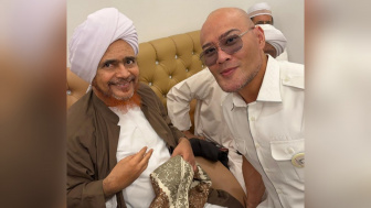 Deddy Corbuzier Cium Tangan hingga Foto Bareng Habib Umar, Bikin Netizen Iri