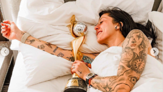 Usai Menang Piala Dunia Wanita, Jenni Hermoso Pose Ikonik ala Lionel Messi