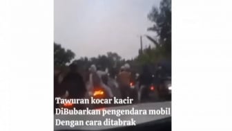 Tawuran Motor Kocar-Kacir Dibubarkan Pengendara Mobil dengan Cara Dikejar dan Ditabrak