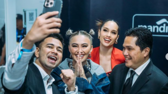 Momen Cinta Laura seperti Dicuekin Agnez Mo, Raffi Ahmad dan Erick Thohir Disorot, Netizen Salut