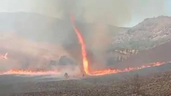 Viral Penampakan Tornado Api di Lokasi Kebakaran Bukit Teletubbies di Gunung Bromo