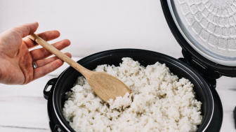 Pemerintah Bagikan Rice Cooker Gratis Tahun Ini, Siapa yang Berhak Dapat?