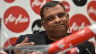 Profil Tony Fernandes, Bos AirAsia yang Unggah Foto Meeting Sambil Dipijat Tanpa Pakai Baju