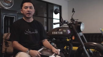 Demi Bantu Palestina, Ananda Omesh Lelang Motor Langka Royal Enfield Classic 500 Pegasus