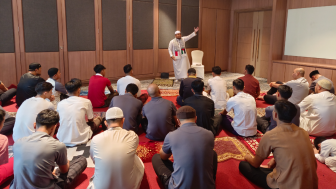 Jelang Laga Pembuka Piala Dunia U-17, Timnas Indonesia Sempat Sholat Jumat Bareng Pemain dan Staf Pelatih