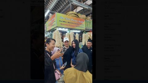 Beli Dawet di Pasar Gede, Kaesang Pangarep Ngaku Lagi Kampanye