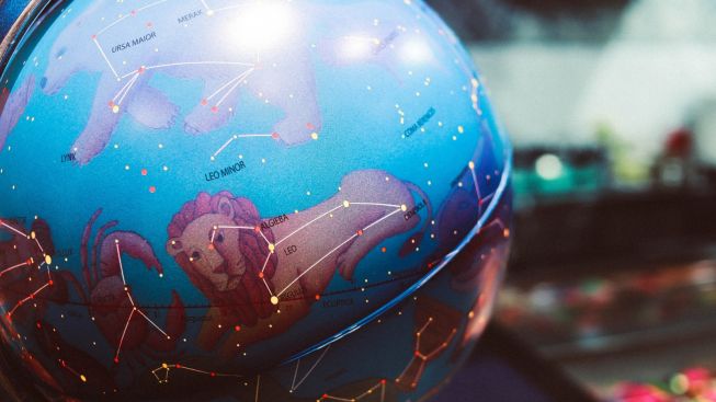 Inilah 4 Zodiak yang Gampang Menjadi Pusat Perhatian Tanpa Butuh Usaha