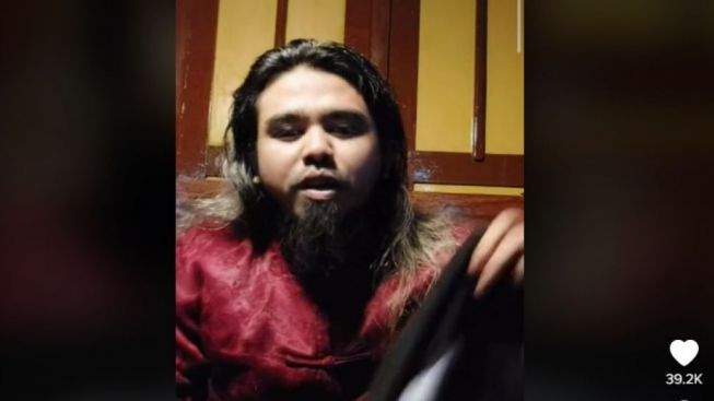 Video Gus Samsudin Tak Berkutik Lawan Preman, Netizen: Aduh, Aktingnya Bagus Banget