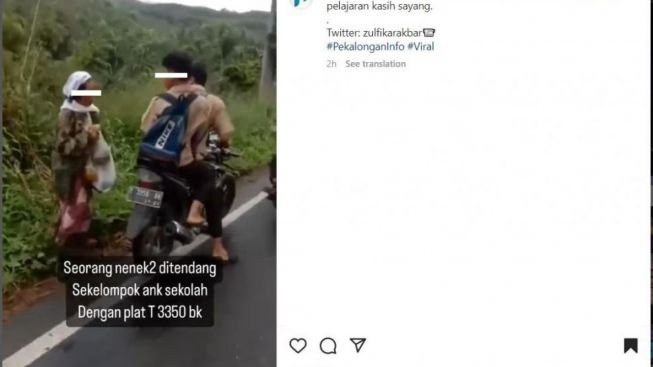 Keterlaluan! Viral Video Bocah Sekolah Tega Tendang Nenek di Pinggir Jalan sampai Tersungkur