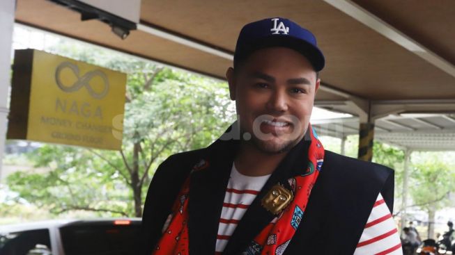 Potret Masa Muda Ivan Gunawan Diawal Karirnya Bikin Netizen Pangling: Makanya Dulu Rossa Kepincut