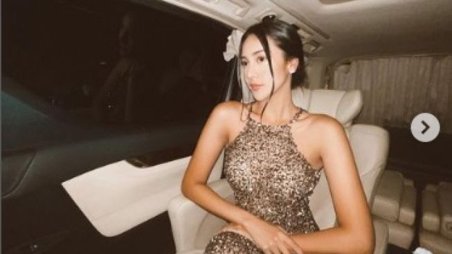 Kondangan ke Pernikahan Chelsea Islan, Pose Anya Geraldine Bikin Warganet Salfok