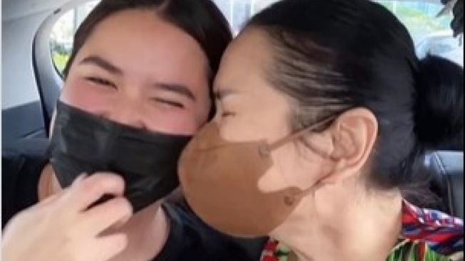 Akhirnya Anak Pulang Setelah 2 Tahun Tinggal di Amerika, Titi DJ Histeris Lepas Rindu