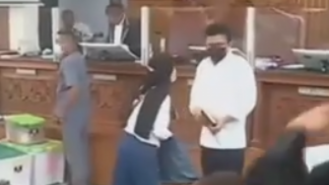 Ferdy Sambo Risih Tiba-tiba Disosor Perempuan Pakai Baju Gambar Dirinya, Punya Fans Sekarang?