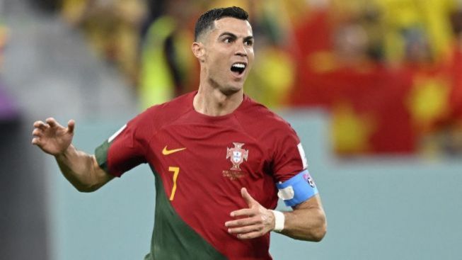 Pertama Kali Datang ke Iran, Cristiano Ronaldo Disambut Histeris Sampai Bikin Puluhan Fans Menangis