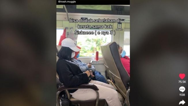 Viral Cowok Kegirangan Ketemu Siskaeee di Kereta, Publik: Nggak Kena Prank Kan?