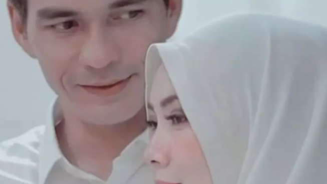 Attalarik Syah Bandingkan Sosok Rina Gunawan dengan Anne Kurniasih: Almarhum Cantik