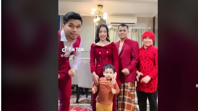 Thariq dan Fuji Kompak Joget Bareng Haji Faisal dan Oma Gala, Netizen: Thariq Lebih Nyaman Disini Dibanding Sama Keluarga Sendiri