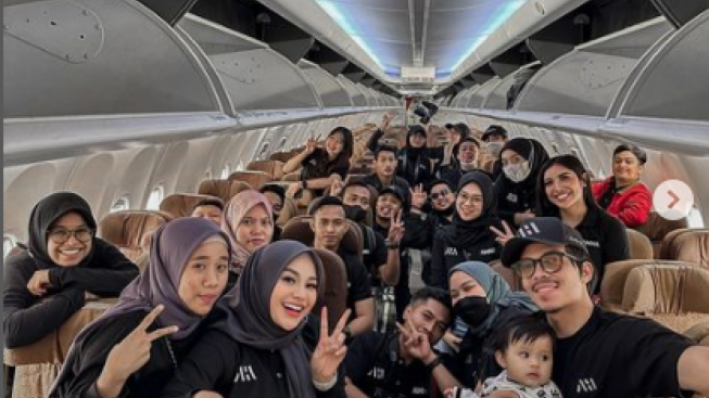 Kecil-Kecil Jadi Sultan, Baby Ameena Boyong Tim AHHA Liburan Akhir Tahun