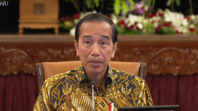 PPKM Dicabut, Netizen Komplain ke Jokowi: Copot Maskernya Kapan Bos?