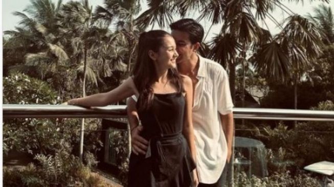 Terlalu Dewasa, Warganet Soroti Gaya Pacaran Junior Roberts dan Sandrinna Michelle: Ya Ampun!