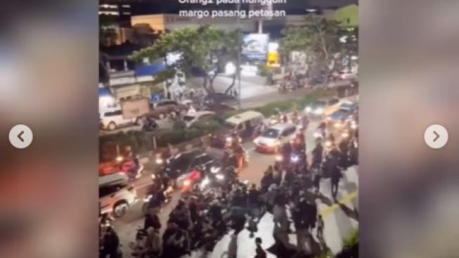 Ratusan Warga Depok Kena Prank, Nungguin Kembang Api di Depan Margo City, Ternyata Nggak Ada Apa-Apa