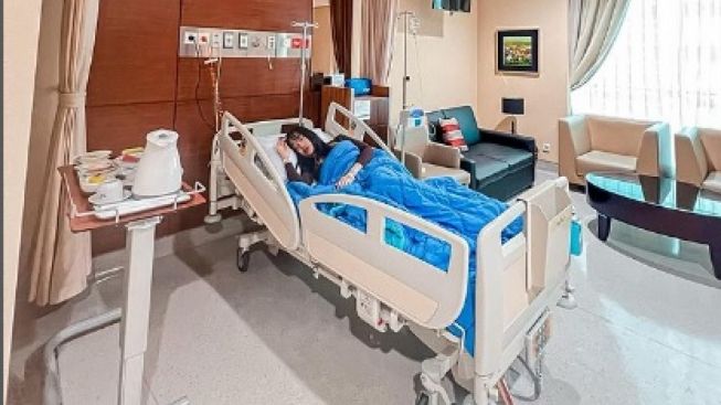Lucinta Luna Pamer Ikut Birthday Party dengan Wajah Berbalut Perban, Publik: Kok Nggak Sadar-sadar Sih!
