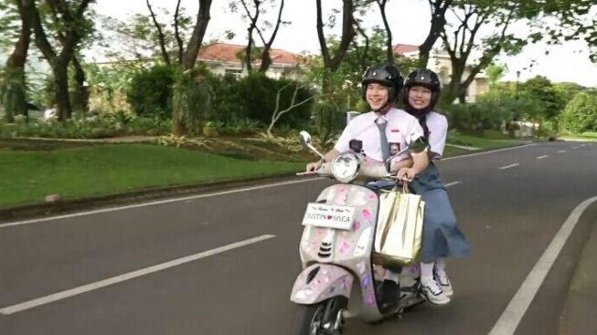 Jess No Limit Beli Skuter Rp 70 Juta Buat Bikin Konten Sama Sisca Kohl, Warganet yang Beli Motor Kredit Cuma Bisa Nyengir