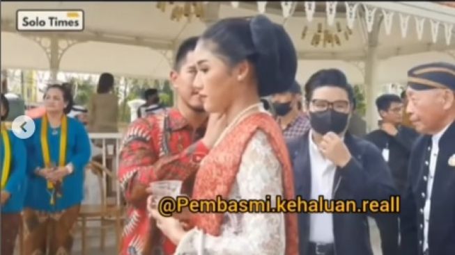 Sebulan Menikah, Sikap Bucin Kaesang Pangarep ke Erina Gudono Masih Awet: Tunjukkan Ini ke Publik