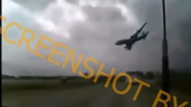 CEK FAKTA: Video Detik-detik Pesawat Yeti Airlines Jatuh di Nepal Terekam Kamera Mobil