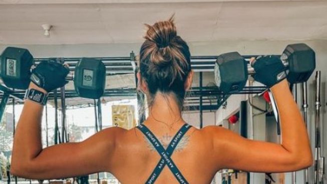 Kece Abis, Nia Ramadhani Pamer Otot Hasil Nge-gym